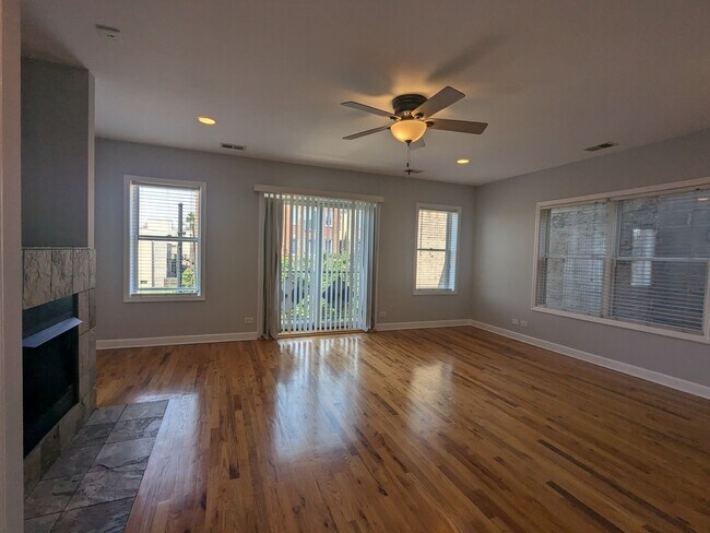 Foto del edificio - 2451 W Harrison St