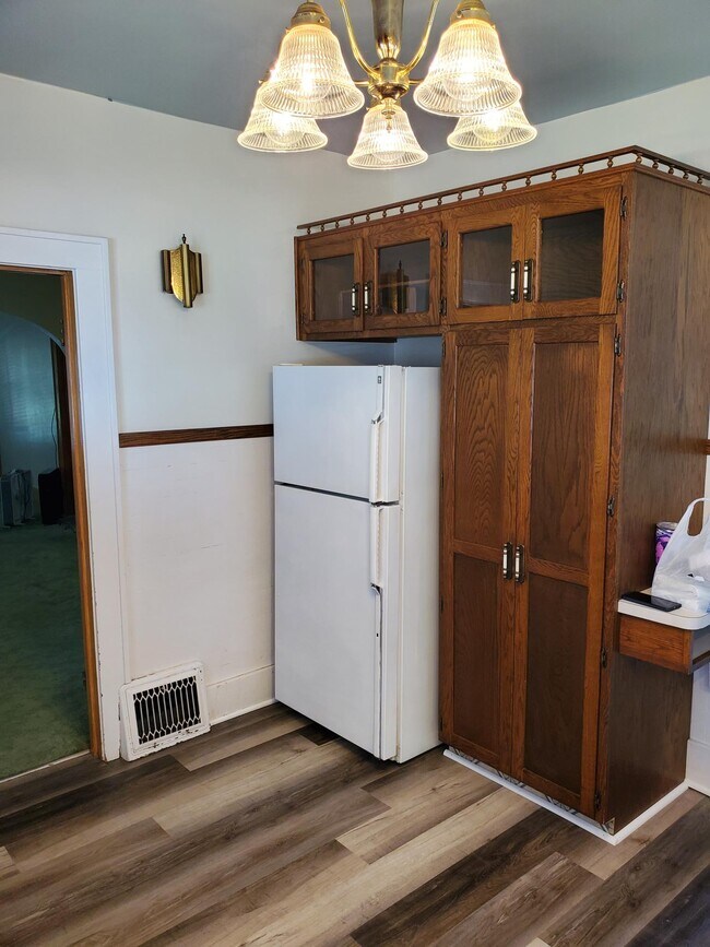 kitchen - 1011 Pleasant St