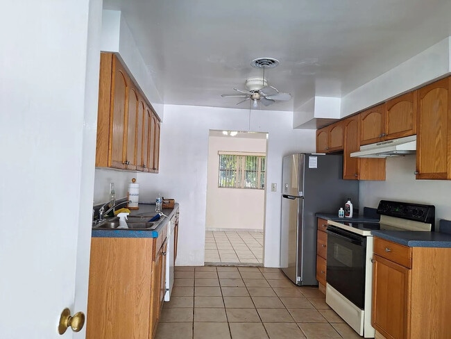 Building Photo - 6330 SW 65th Ave