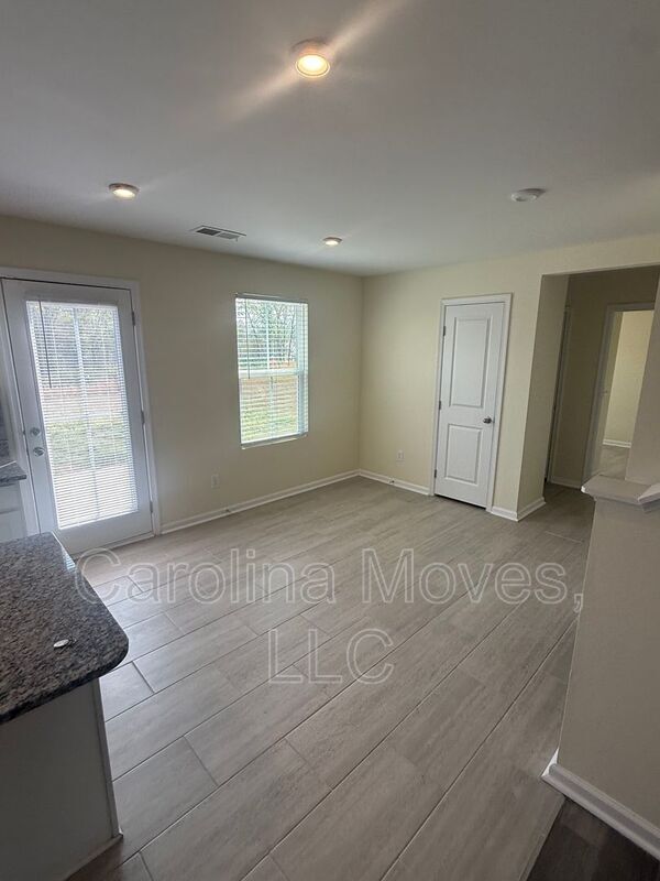 Foto del edificio - 328 Timberwild Dr