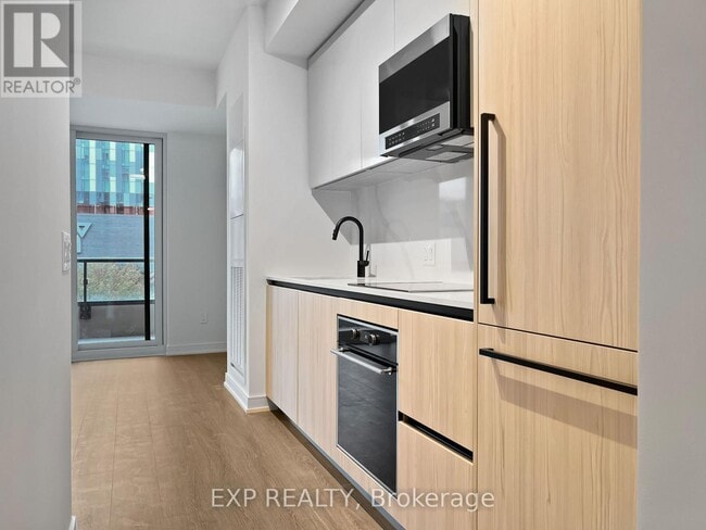 Photo du bâtiment - 425 Front St E