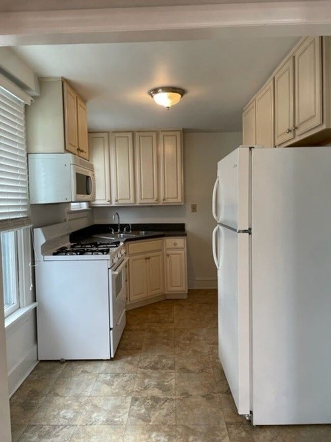 Building Photo - 316 Geary Ave