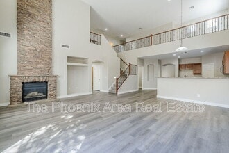 Building Photo - 45929 W Sky Ln