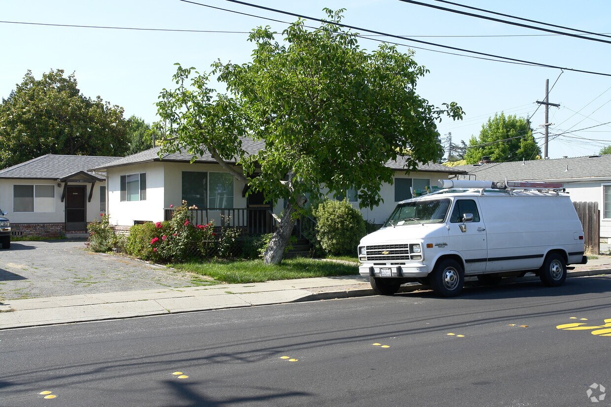 Foto del edificio - 883-887 Oak Ave