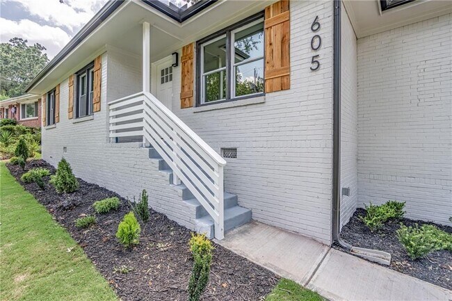 Foto del edificio - 605 Blake Ave SE