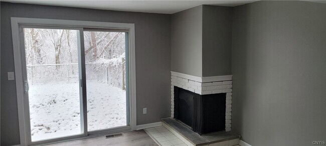 Building Photo - 5543 Trastevere Rd