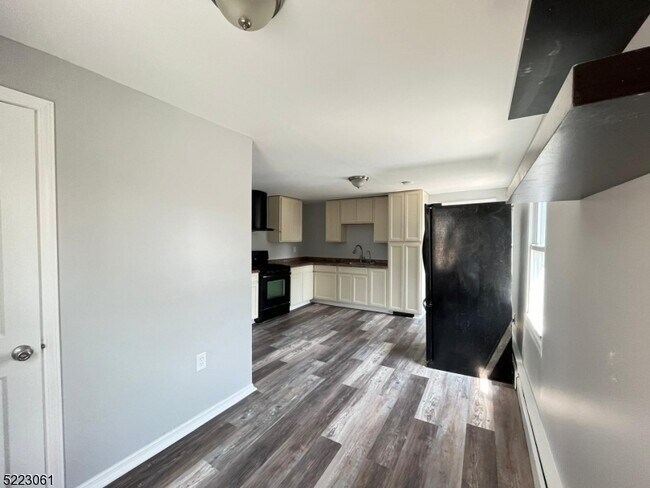 Building Photo - 27 Catherine St