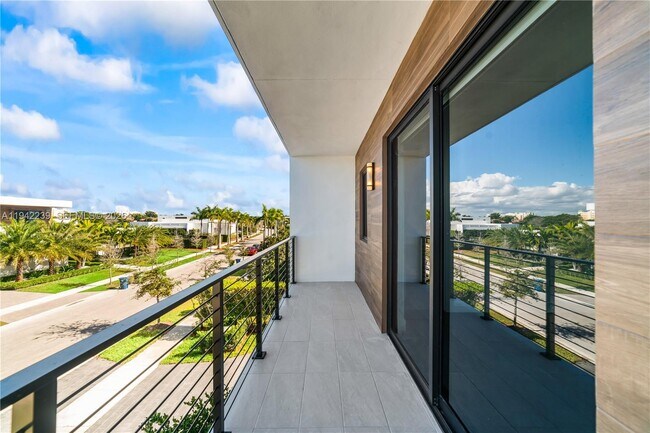 Building Photo - 16680 Botaniko Dr N