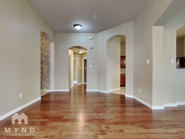 Foto del edificio - 333 Hidden Brook Ln