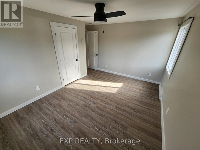 Building Photo - 89 College St E