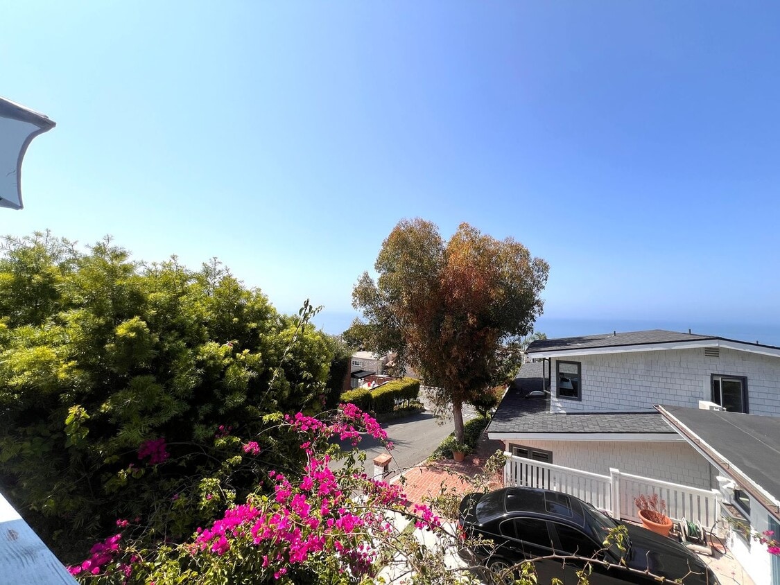 Foto principal - Stunning 2 Bedroom 2 Bath in Laguna Beach
