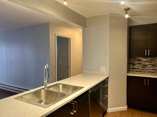 Building Photo - 2 Bedroom 2 Bathroom Aurora Condo!  ***Move-In Special***