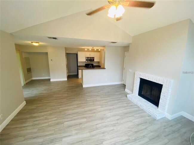 Foto del edificio - 966 Helmsley Ct