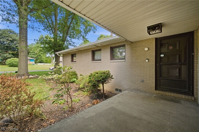 Foto del edificio - 1097 Oak Tree Rd
