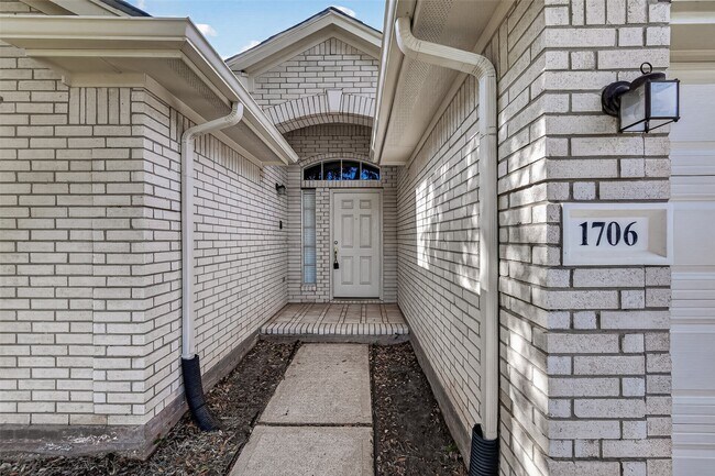 Building Photo - 1706 Teal Run Pl Dr