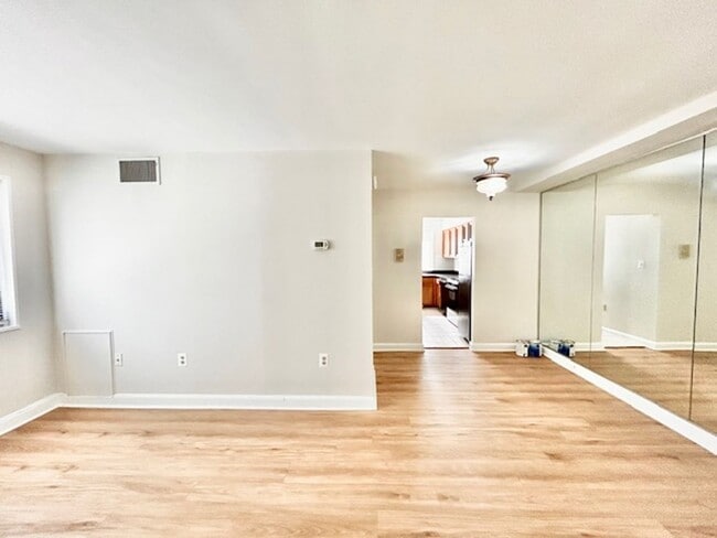 Foto del edificio - Great location, 1 BR 1 BA in-unit laundry ...