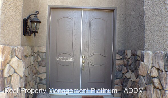 Foto del edificio - 5 br, 3 bath House - 2995 E. Trenton