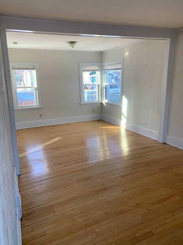 Living Room: rear - 1245 N Hawley Rd
