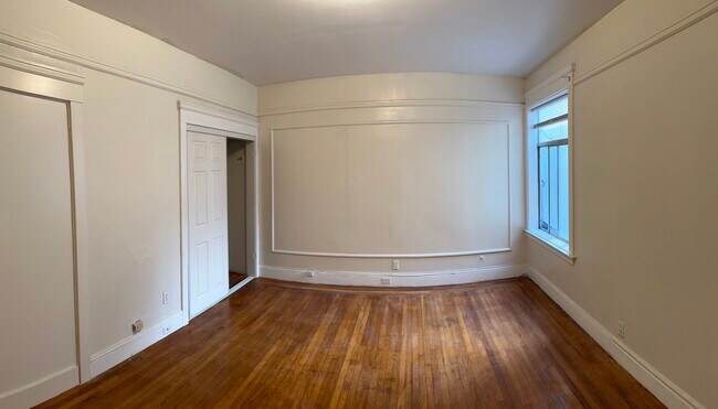 Building Photo - 542 25th Ave