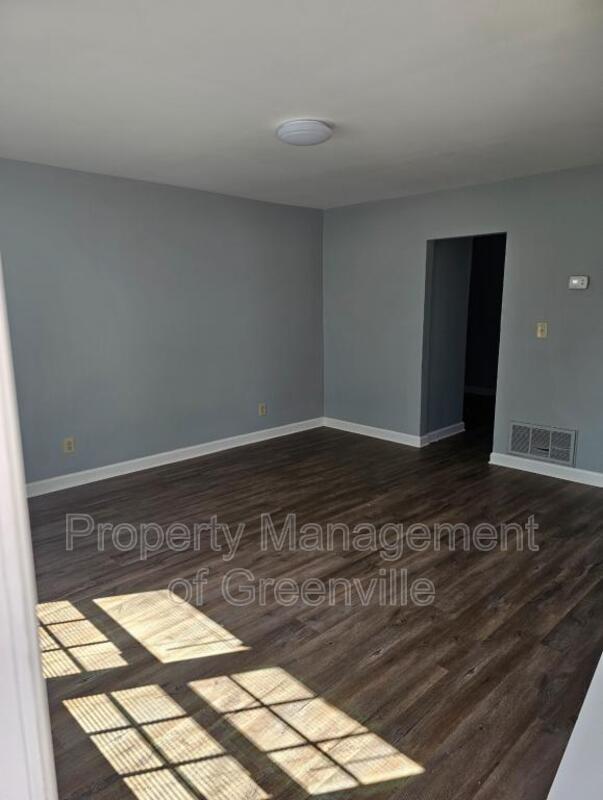 Foto del edificio - 220 Piney Mountain Rd