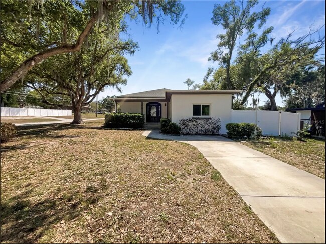 Foto del edificio - 370 E Waldo St