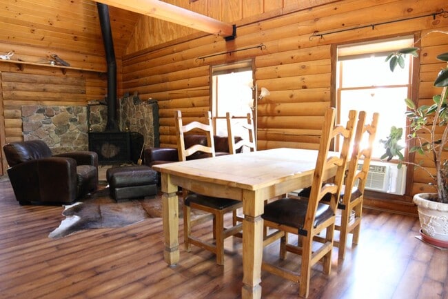 Foto del edificio - 4820 Foothills Dr