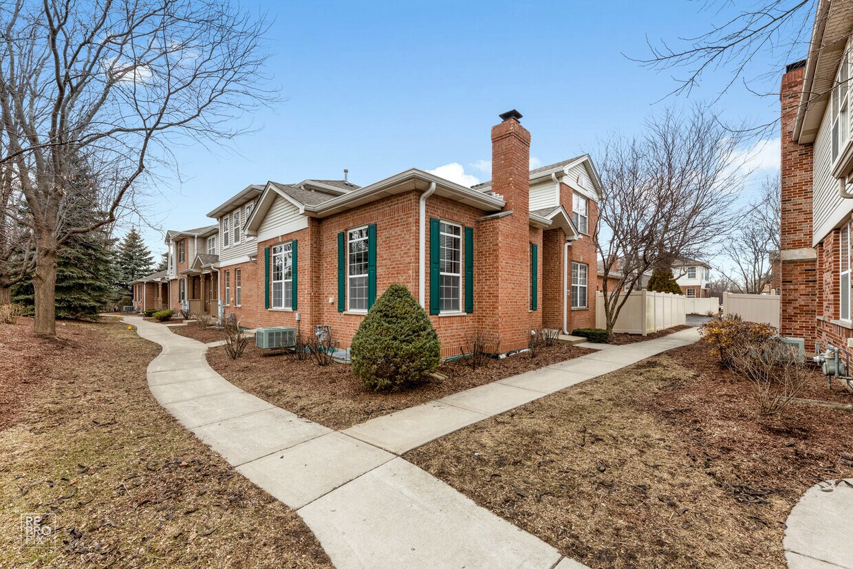 18570 W Point Dr, Tinley Park, IL 60477 Townhome Rentals in Tinley