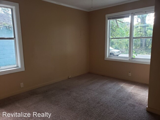 Building Photo - 3 br, 1 bath House - 757 Opp Ave