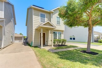 Building Photo - 16726 Mammoth Springs Dr