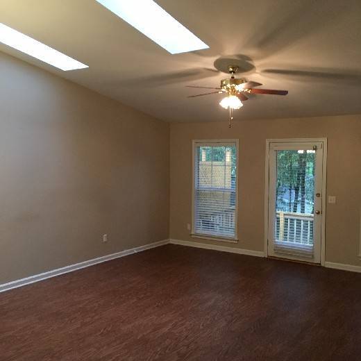 Building Photo - Chapelwood home with private backyard