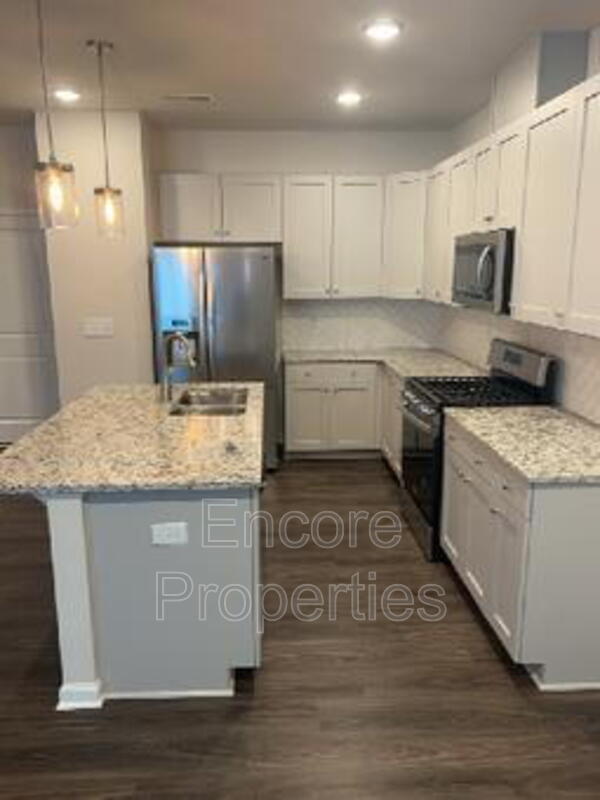 Foto del edificio - 908 Robbie Jackson Ln