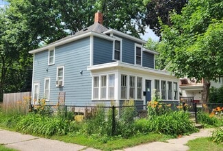 Building Photo - 1015 17th Ave N
