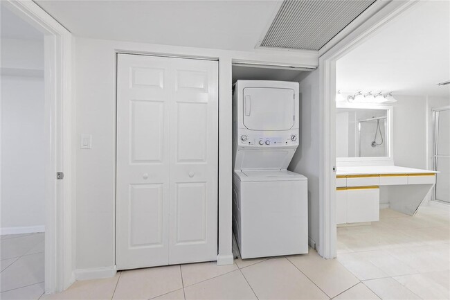 Photo - 3530 Mystic Pointe Dr Apartment