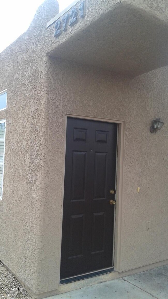 Foto del edificio - 2721 N Dodge Blvd