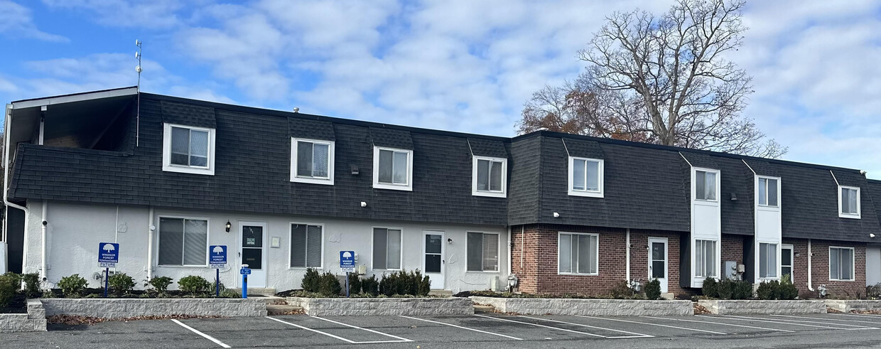 Primary Photo - Windsor Forest Townhomes