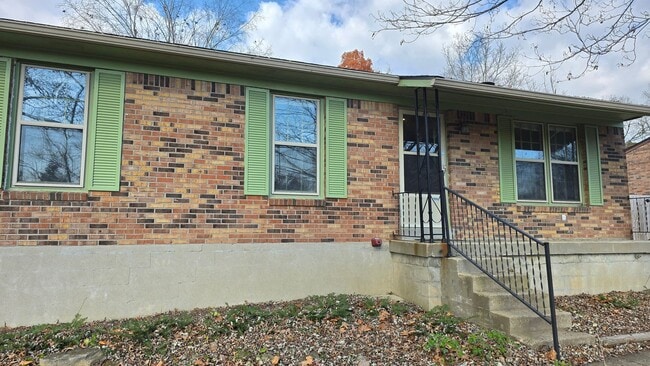 Building Photo - Charming 3-Bedroom Home With Modern Upgrades & a Huge Backyard