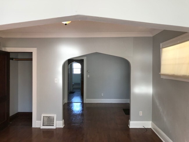 Building Photo - 3 br, 1 bath House - 1023 Fuller Avenue