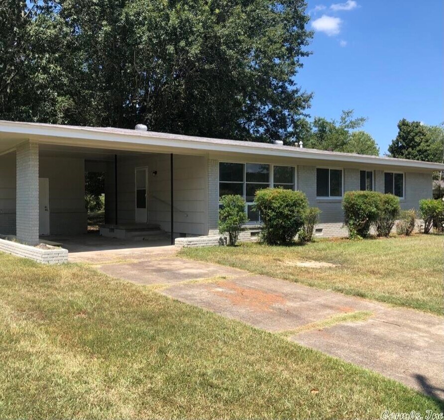 Primary Photo - 107 Kansas Ave