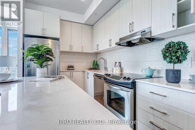 Photo du bâtiment - 2560-2560 Eglinton Ave W