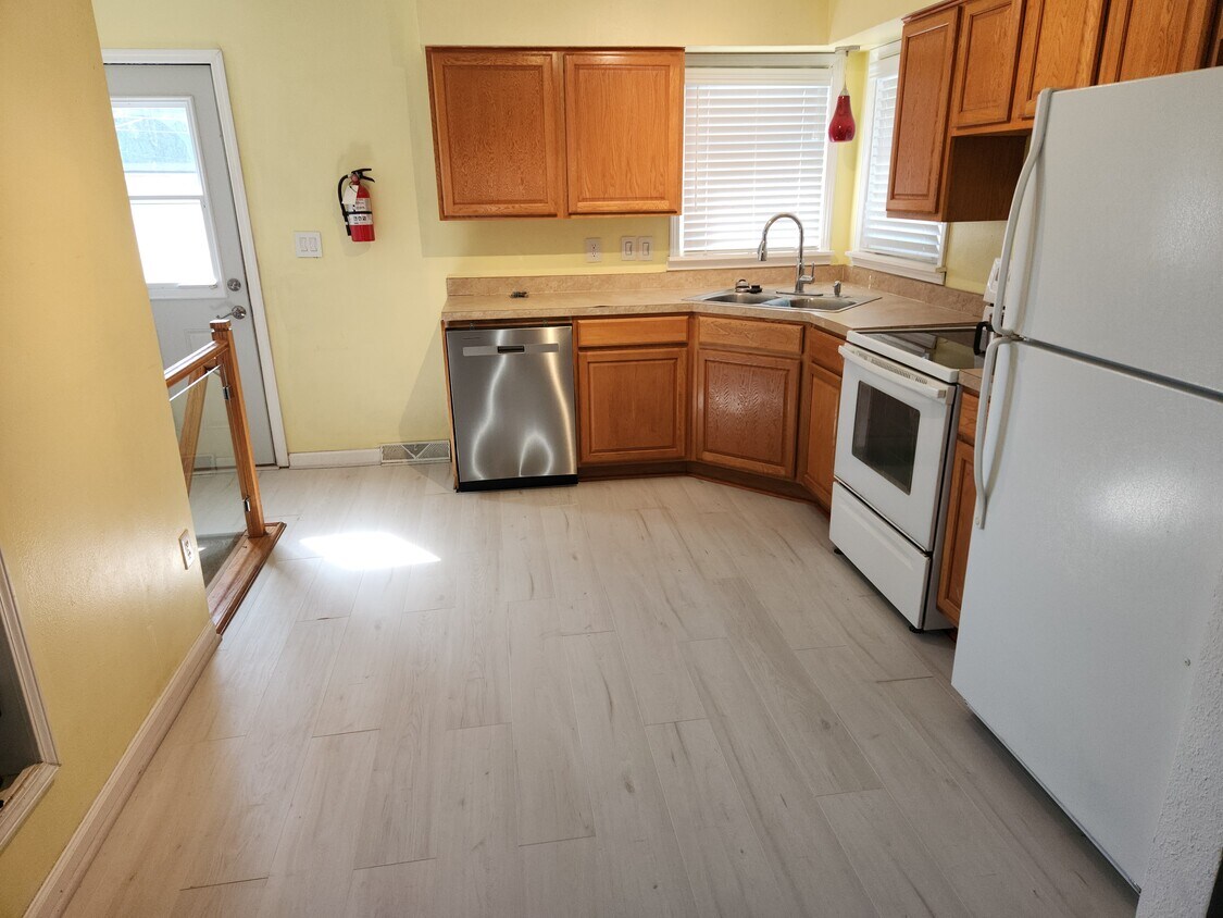 Foto principal - 1324 W 4th St