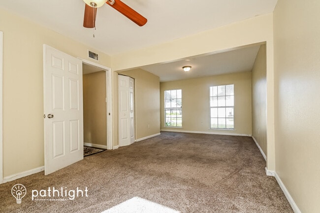 Building Photo - 2543 Golden Poinciana Pl