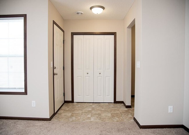 Foto del edificio - 580 109th Ln NW