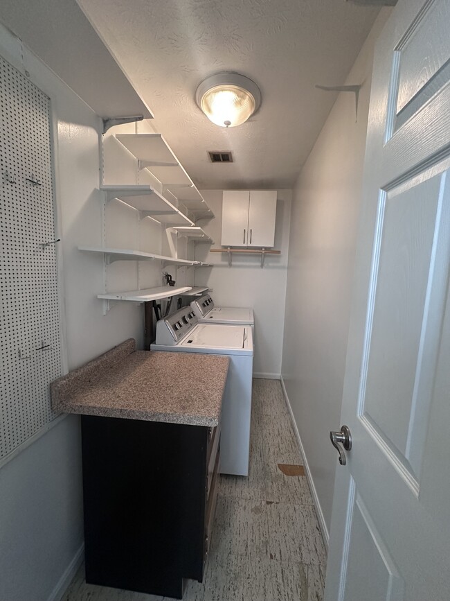 Building Photo - 1155 Charter Oak Ln