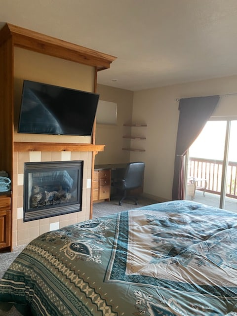 Building Photo - 2560 Woodhill Way