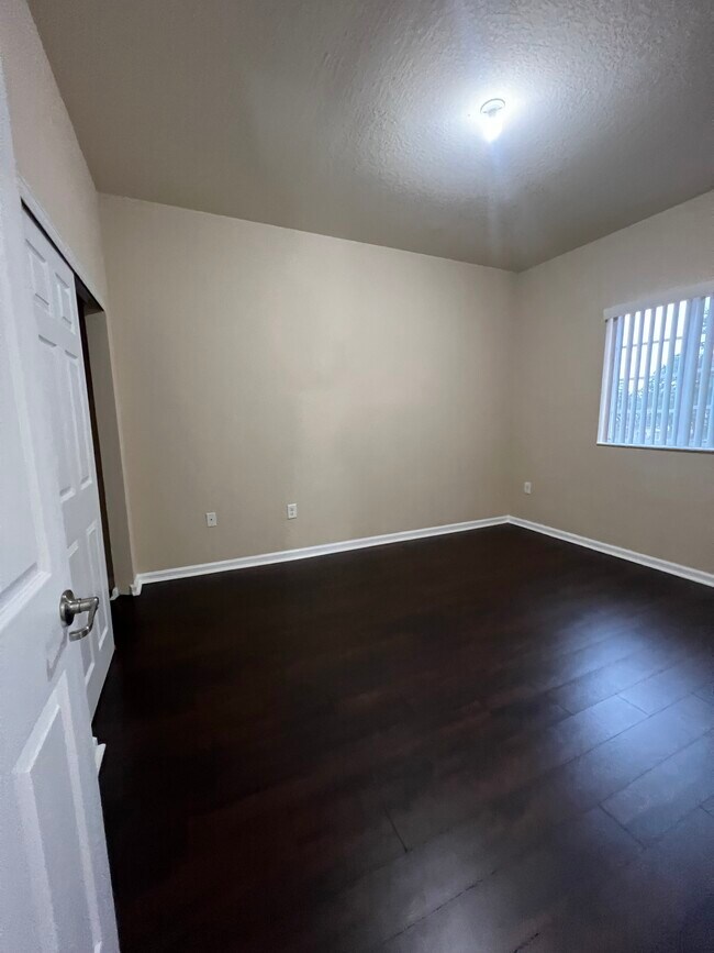 Building Photo - 3236 NW 31st Ter