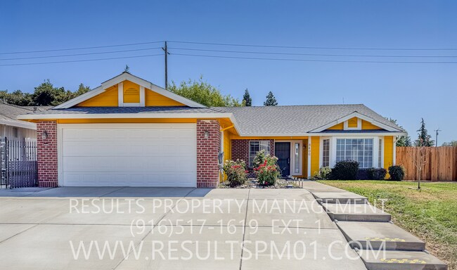 Building Photo - Spacious 4 Bedroom on corner lot