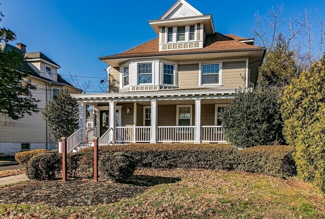 Building Photo - 319 Lenox Ave