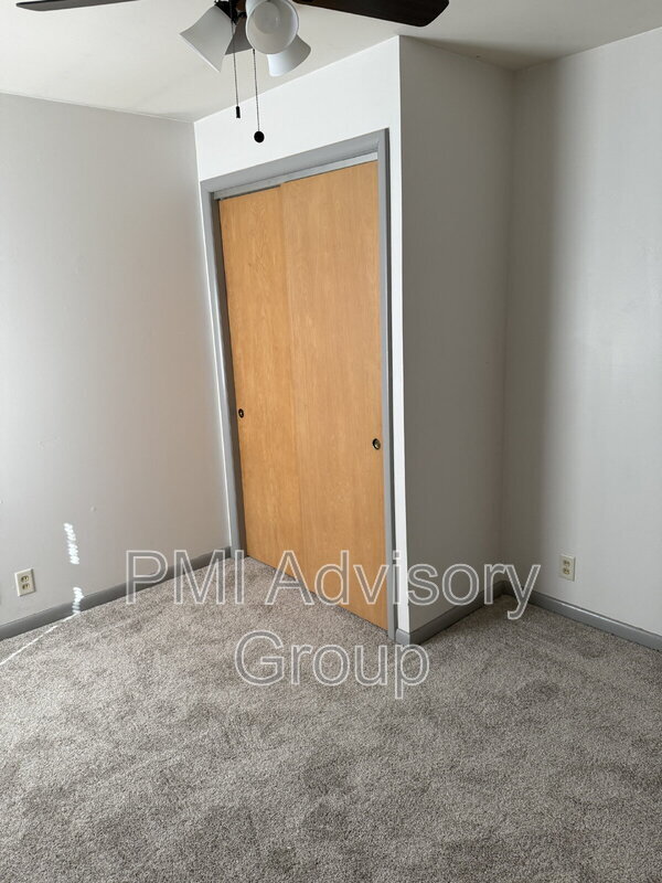Building Photo - 823 NE Chester Ave