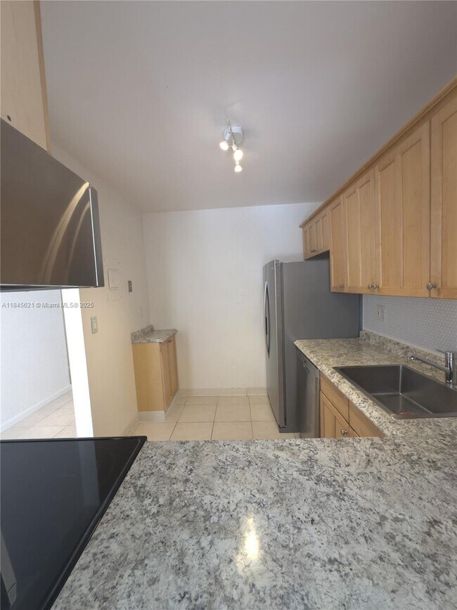 Building Photo - 12290 NE 11th Ct