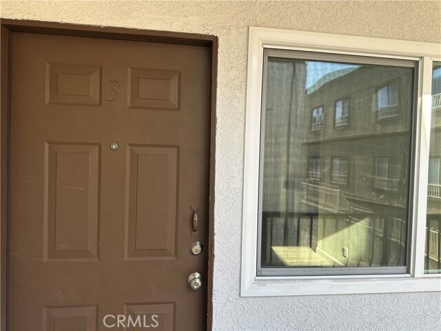 Foto del edificio - 1758 N Kingsley Dr
